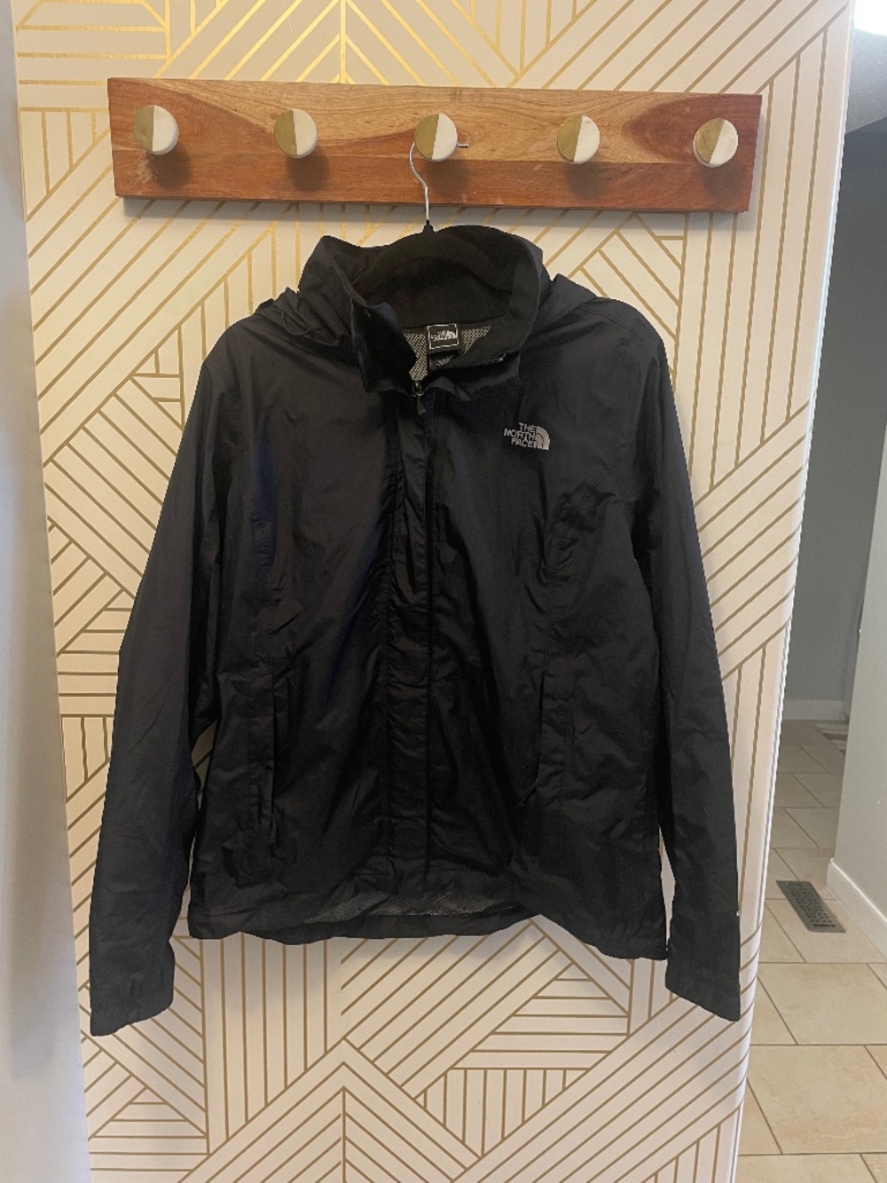 North Face Resolve Rainjacket - Women’s Large